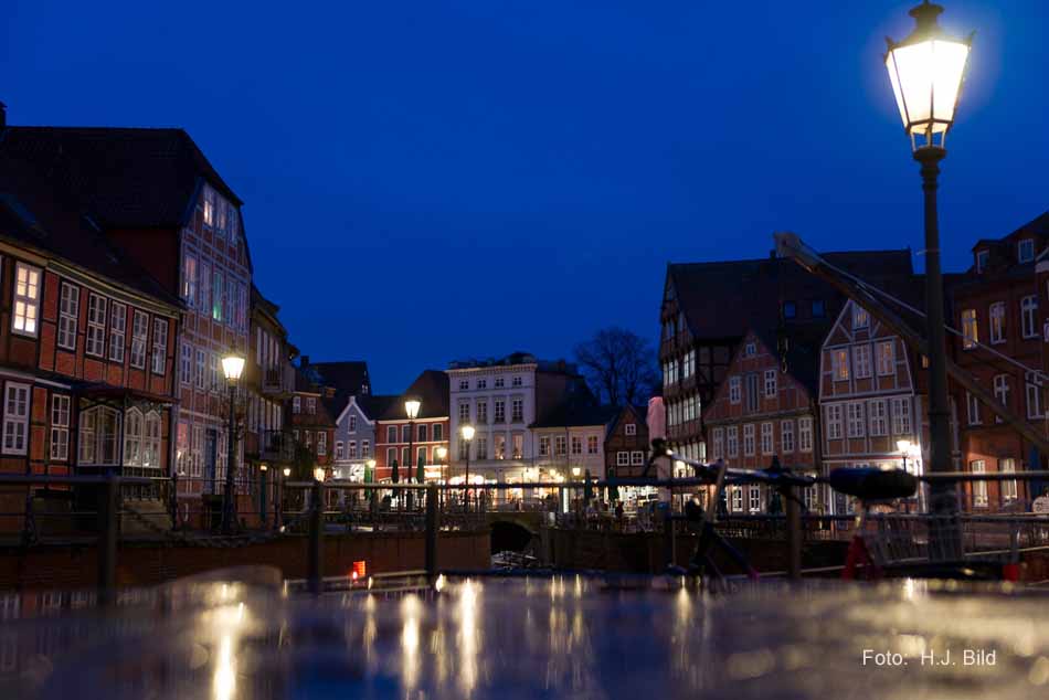 Blaue Stunde übern Stader Fischmarkt