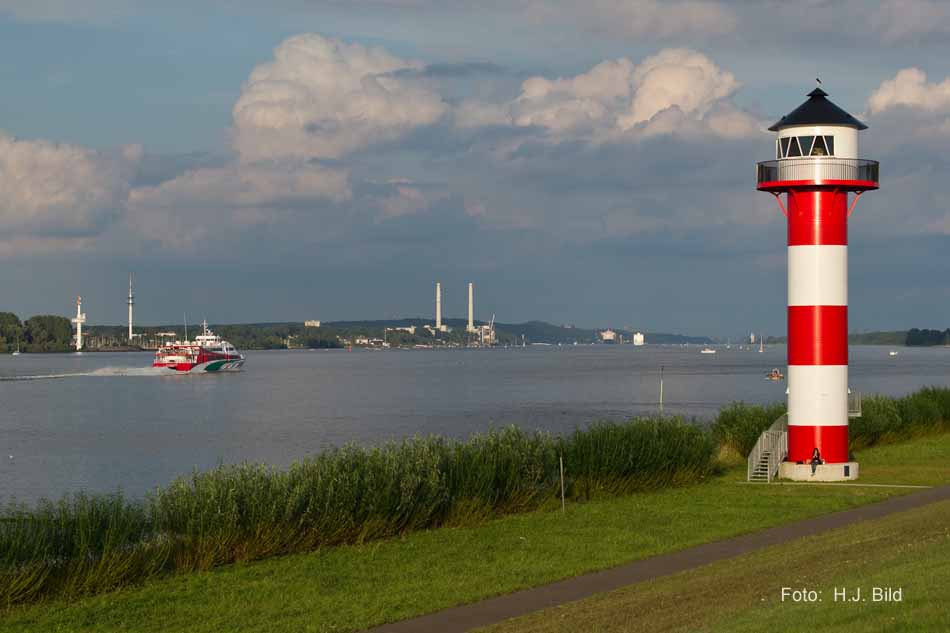 Schiffsverkehr auf der Nieder-Elbe