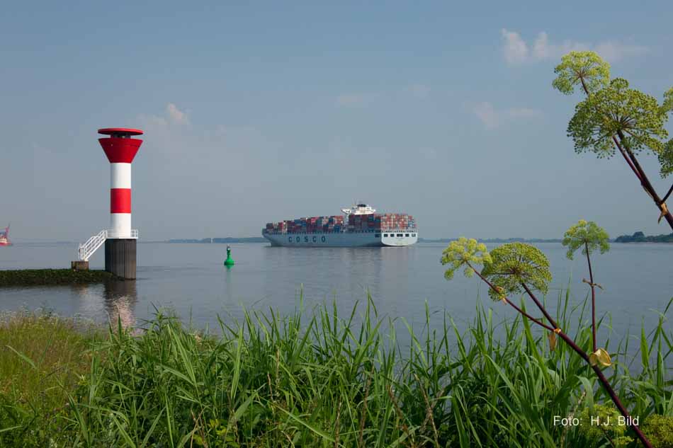 Schiffsverkehr auf der Nieder-Elbe