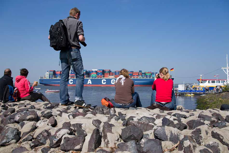 Schiffsverkehr auf der Nieder-Elbe