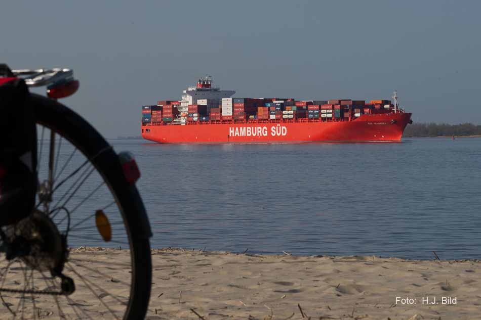 Schiffsverkehr auf der Nieder-Elbe